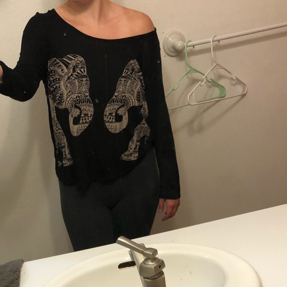 COZY casual off the shoulder tee